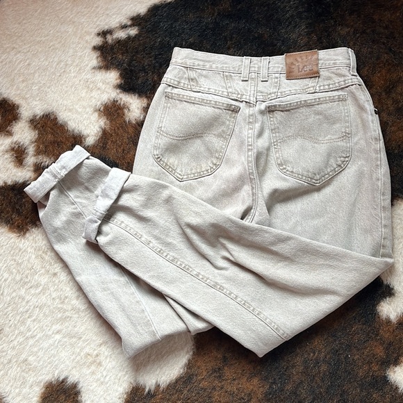 Vintage 90’s Lee HighWaisted Mom Jeans - Picture 2 of 5